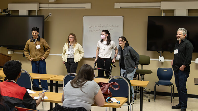 Thadeus Greenson and journalists from The Citizen, Peralta Community College District’s student paper, lead a workshop on records-based reporting at JACC’s NorCal conference.