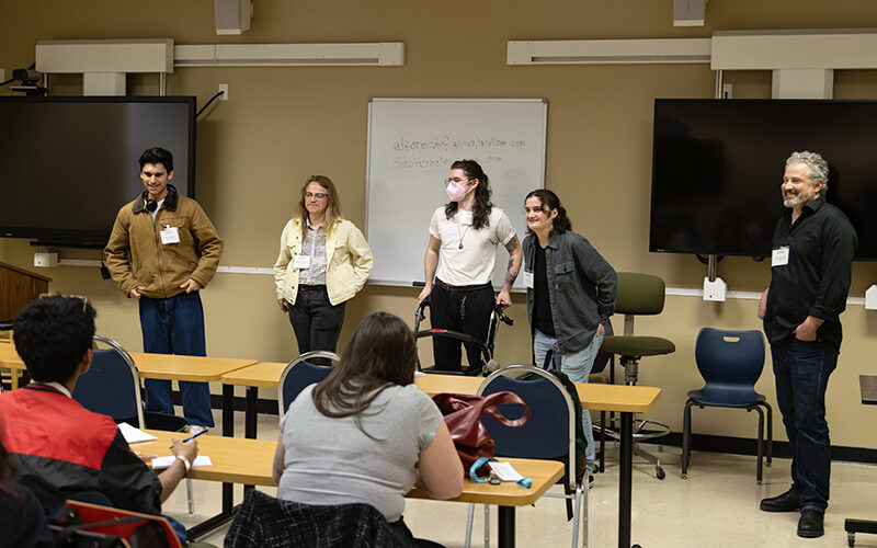 Thadeus Greenson and journalists from The Citizen, Peralta Community College District’s student paper, lead a workshop on records-based reporting at JACC’s NorCal conference.